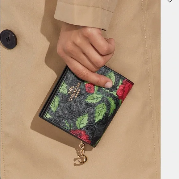 COACH Snap Wallet Signature Canvas Fairytale Rose Print - Picture 15 of 16